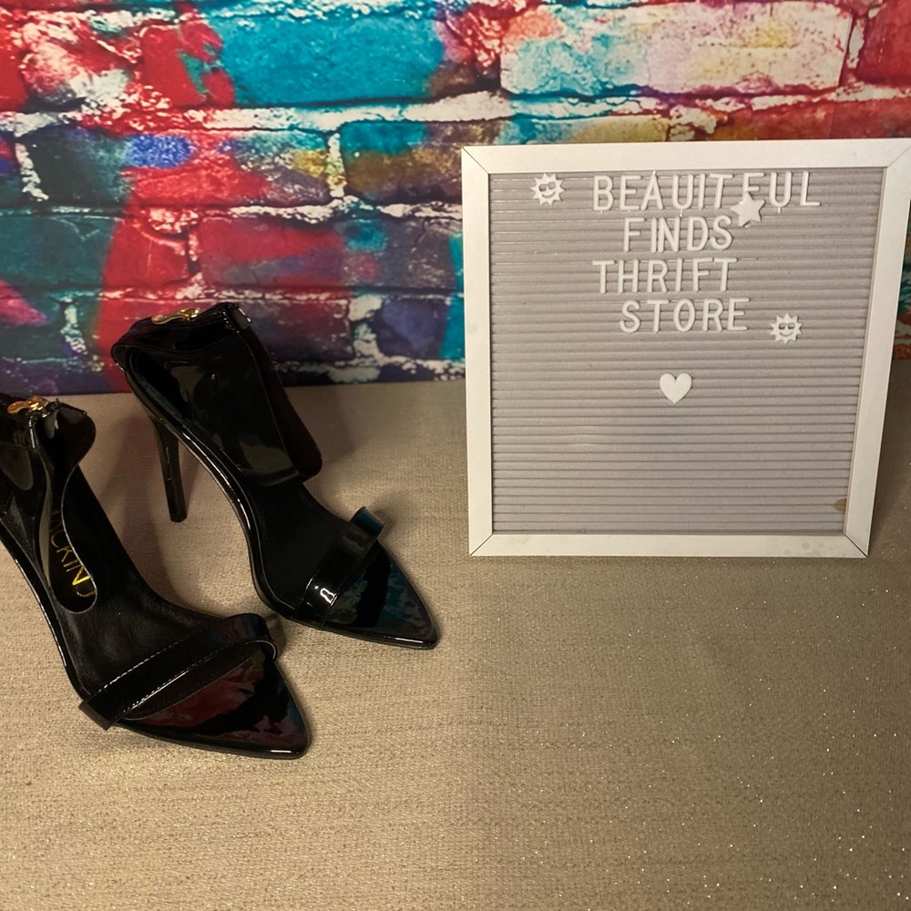 Women shoes. Worn only once